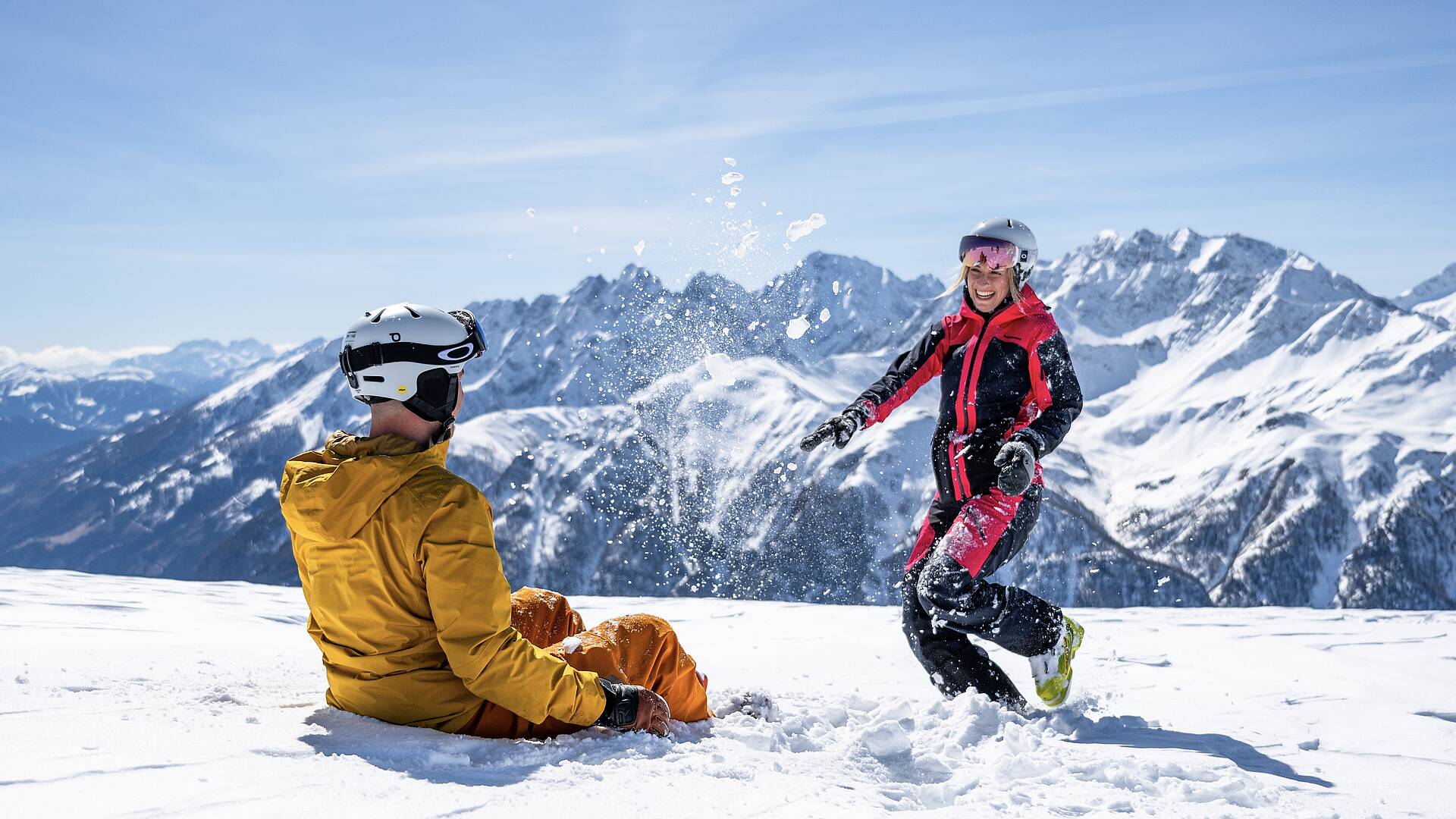 Paerchen beim Spass auf der Piste in Heiligenblut